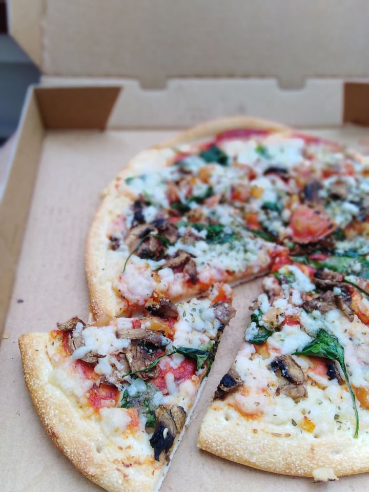 review photo of Domino's Pizza Wellington City Vegan Veg Trio shared by @maddalena on 29 Dec 2019 - review