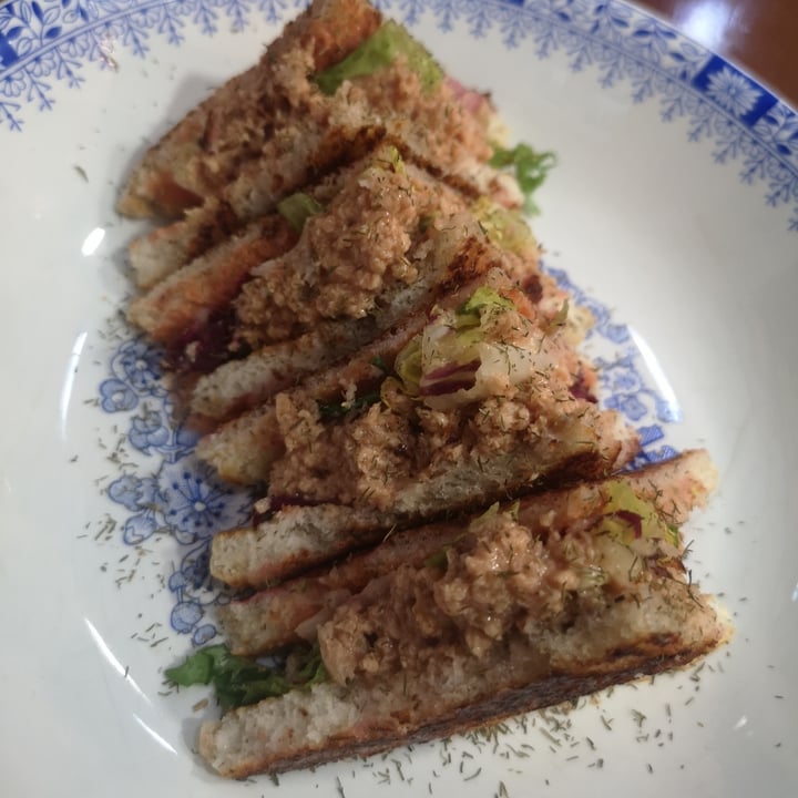 photo of Mostaza Y Media Cangresandwich shared by @pawwgreen on  05 Jul 2021 - review