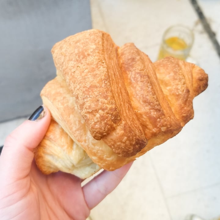 photo of Sablêe Vegana Croissant Rellena De Crema Pastelera shared by @kndyd on  11 Oct 2020 - review