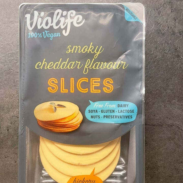 photo of Violife Smoky Cheddar Flavour Slices shared by @letiziatremolada on  27 Sep 2022 - review