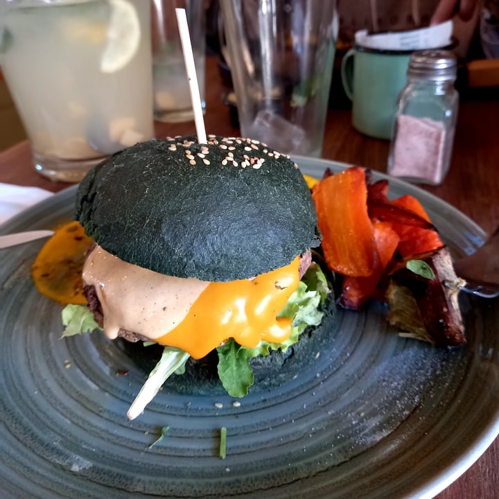 review photo of Chimi Deli Cocina Natural hamburguess de poroto aduki y mayoness vegana con coles law shared by @lucianag on 08 Aug 2021 - review
