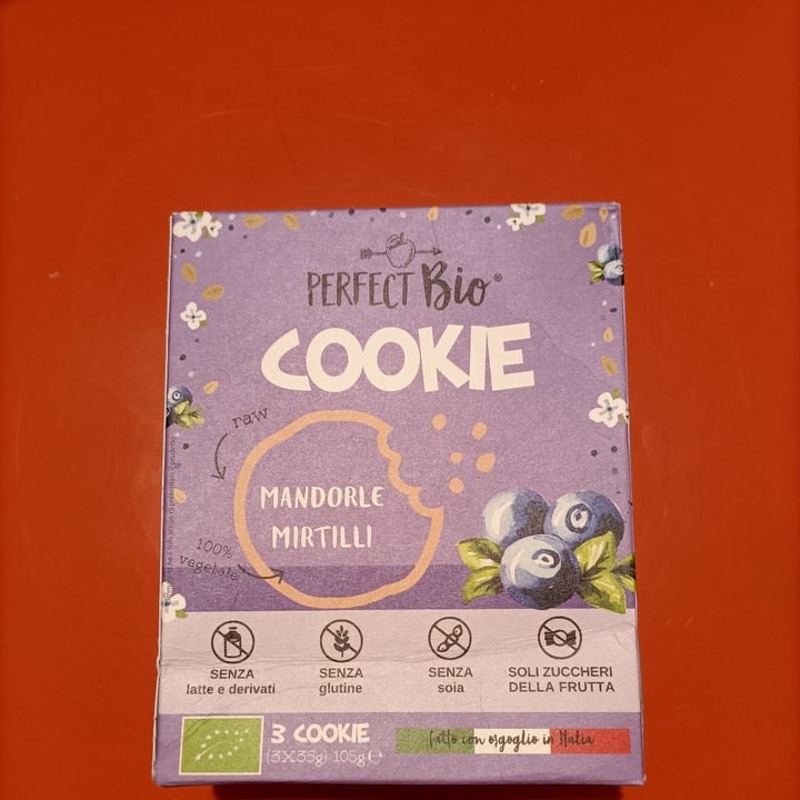 photo of Ambrosiae Perfect Bio Cookie Mandorle Mirtilli shared by @clara57 on  29 Dec 2021 - review