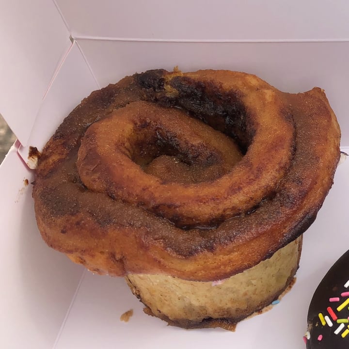 review photo of Bruce and Luke's Coffee Cinnamon Swirl Bun shared by @maddiefriend on 17 May 2022 - review