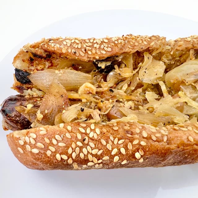 菜肴“Tempeh Bratwurst Hoagie”的照片