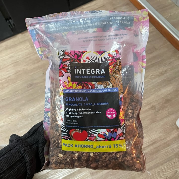 photo of Integra granola chicolate cacao y almendra shared by @valenequiza on  17 Aug 2022 - review