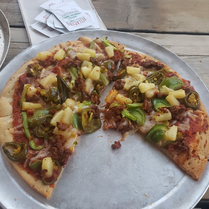 photo of Pinthouse Pizza Pizza "Build your own pie" wit vegan cheese & plant based sausage shared by @teregami on  19 Aug 2020 - review