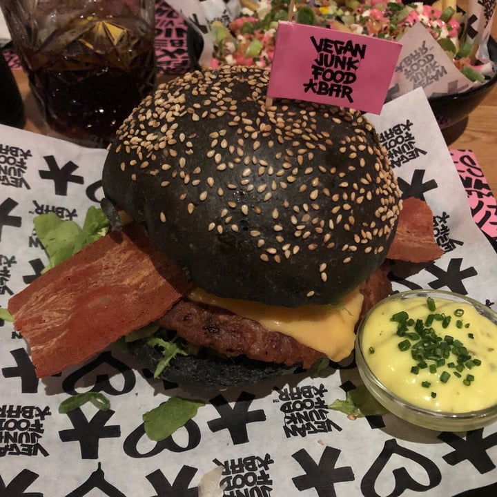 photo of Vegan Junk Food Bar Royal Smash Burger shared by @activxlosanimales on  12 Aug 2021 - review