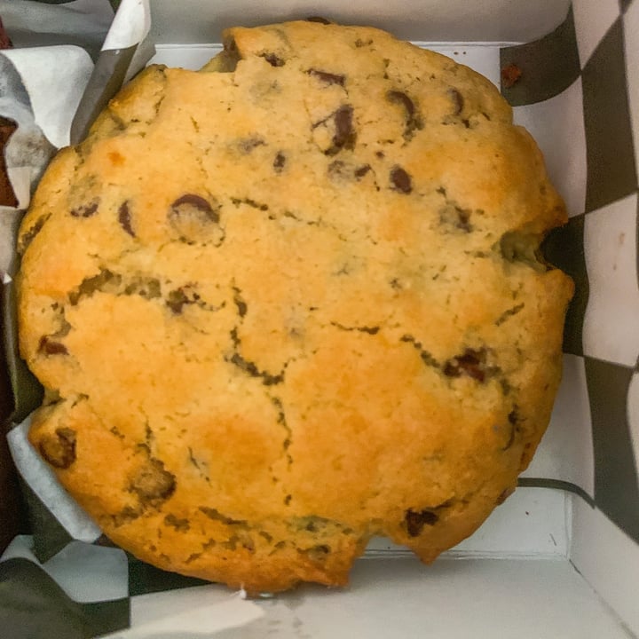 photo of Dutch's Chocolate Chip Cookie shared by @jordaneatsplants on  22 Jun 2021 - review