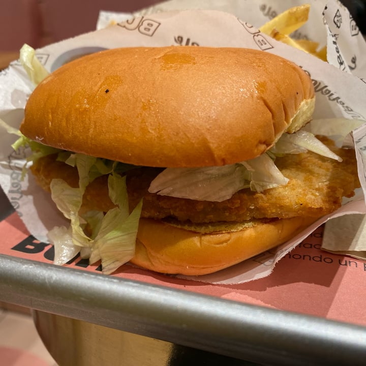 review photo of Bun Unbelievable Burgers beyond chicken burger shared by @ambra304 on 30 Nov 2022 - review