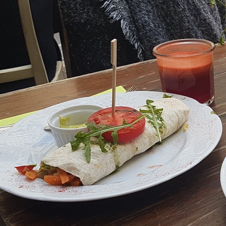photo of Humus Bistro Wrap Veg shared by @patti95 on  27 Nov 2021 - review