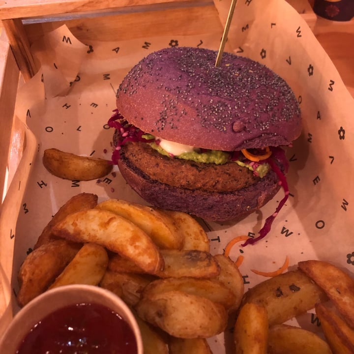photo of Flower Burger I Puffi Limited Edition shared by @elenaerossini on  27 Mar 2022 - review