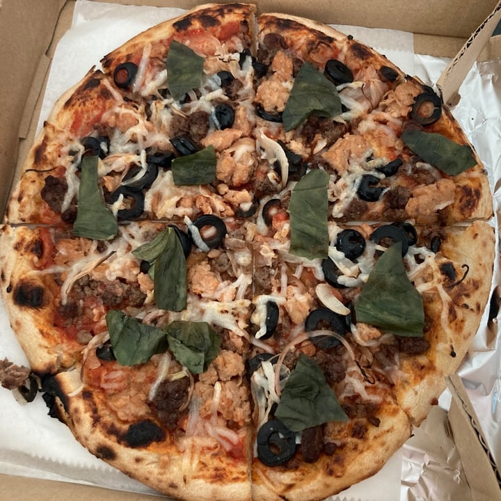 photo of Sunny Slices Meatless Lovers shared by @samtoomer on  17 Sep 2020 - review