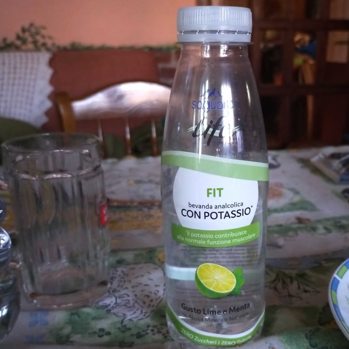 photo of Saguaro life Fit bevanda analcolica con potassio shared by @larabeans on  02 Dec 2021 - review