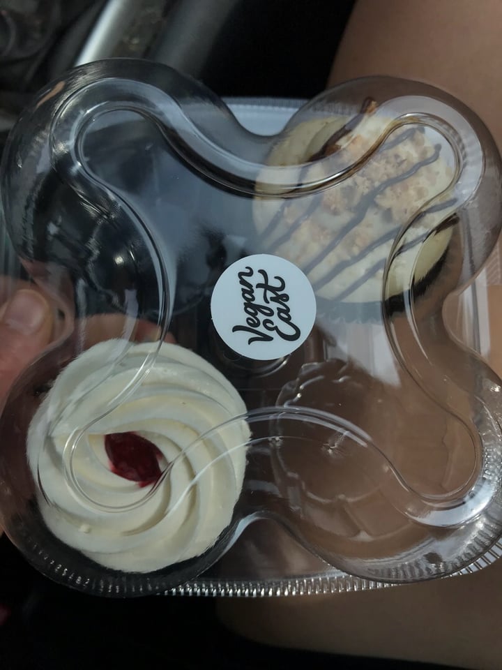 photo of Vegan East Chocolate Peanut Butter Cupcake w/cookie shared by @birdlawyer on  03 Sep 2018 - review