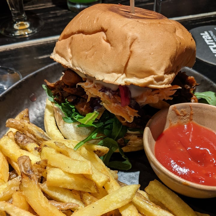 photo of Vrutal BBQ Pulled Mushroom Bap shared by @vanessaprats on  14 May 2022 - review