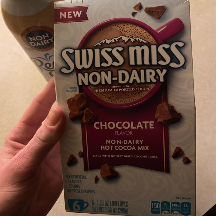 photo of Swiss Miss Chocolate Non-Dairy Hot Cocoa Mix shared by @chelseuhh on  03 Jan 2022 - review