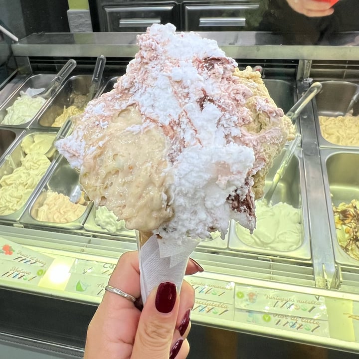 photo of Gelateria Su Per Giù Gusto pistacchio shared by @nicole- on  10 Sep 2022 - review