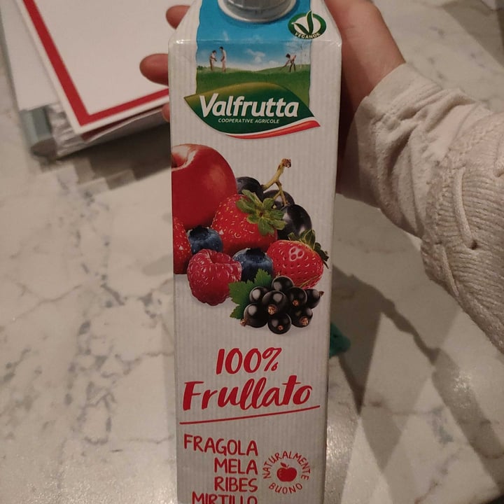 photo of Valfrutta 100% frullato fragola, mela, ribes, mirtillo shared by @leilare on  27 Dec 2021 - review