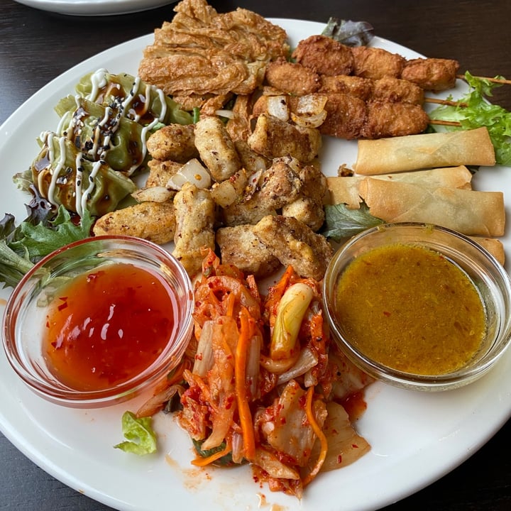 photo of Puti Vegan Cafe Starter platter shared by @devon0 on  31 Aug 2020 - review
