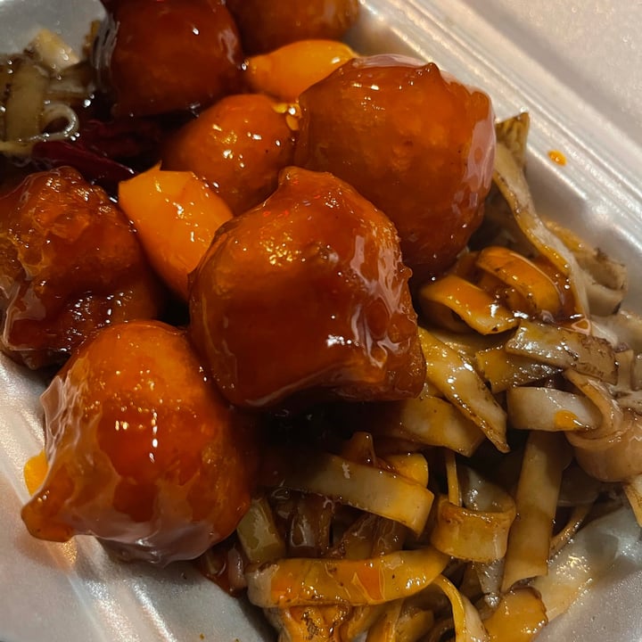review photo of Buddha's GENERAL TAO'S VEGGIE CHICKEN shared by @plantifulalyssa on 22 Feb 2021 - review