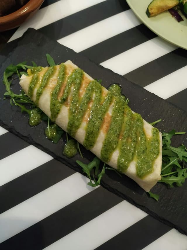 Photo of the dish “Wrap de hummus con crudites”