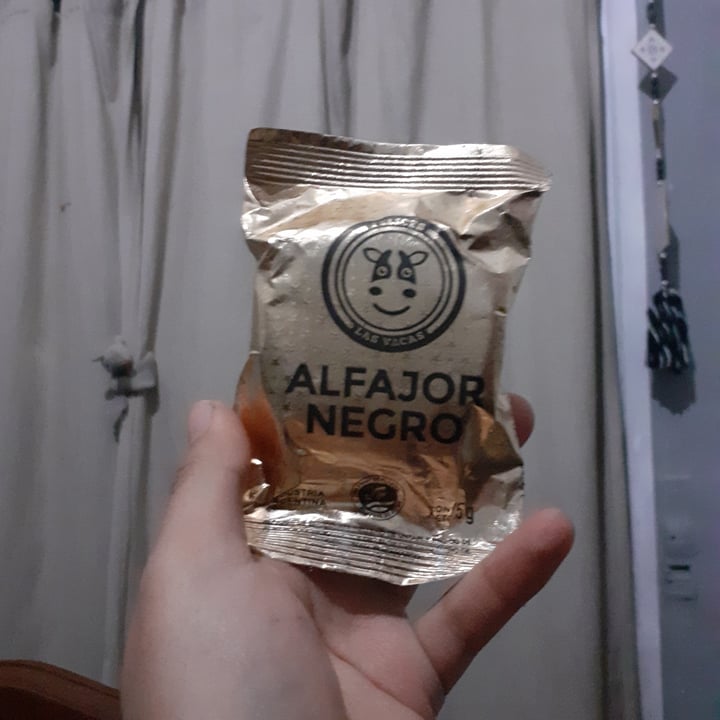 photo of Felices Las Vacas Alfajor Negro shared by @zoemontiel on  17 Jun 2021 - review