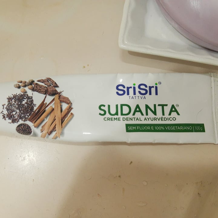 photo of SriSri Creme Dental Ayurvedico shared by @erossi on  29 Jun 2022 - review