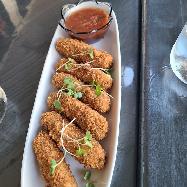 review photo of The VHC Mozzarella Sticks shared by @mushroom12 on 01 Jul 2021 - review