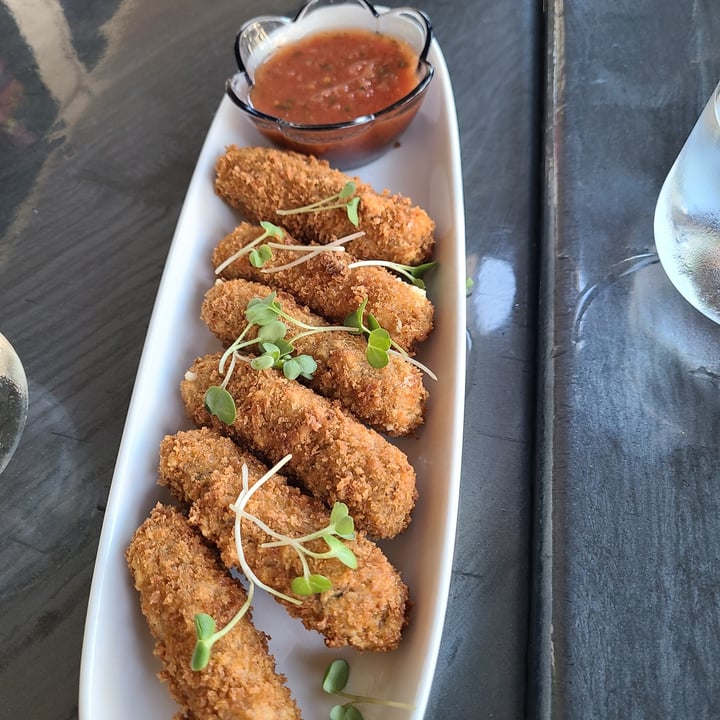 photo of The VHC Mozzarella Sticks shared by @mushroom12 on  01 Jul 2021 - review