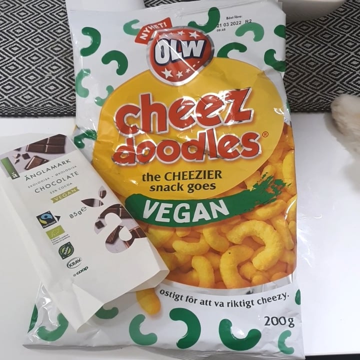 review photo of Olw Cheez doodles vegan shared by @carmalosrio on 16 Oct 2021 - review