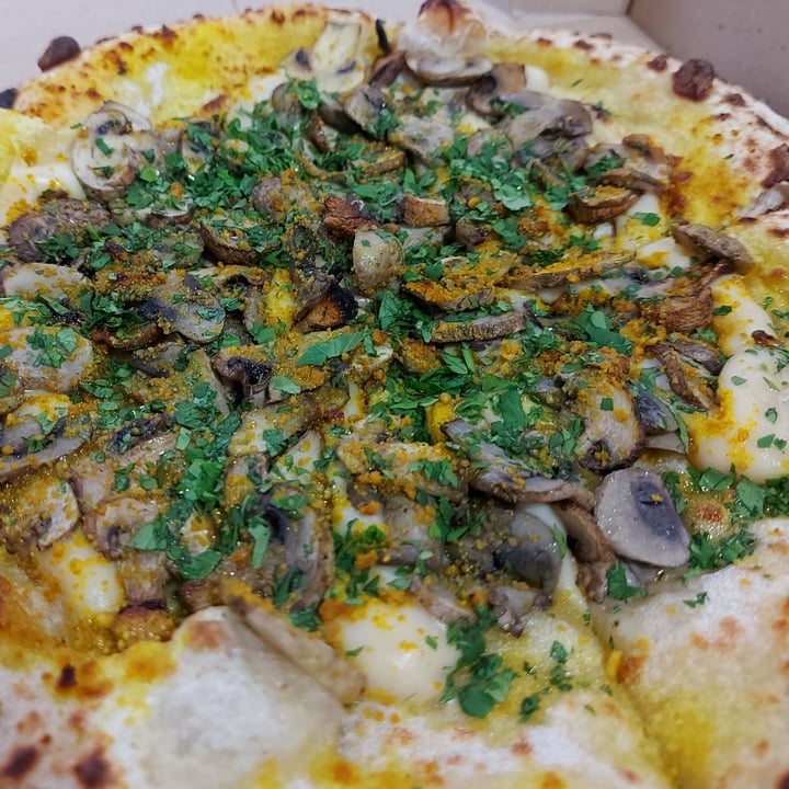 photo of Electrica Pizza Magic Mushroom shared by @veganbandit on  07 Aug 2021 - review
