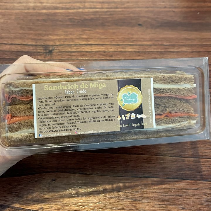 photo of Veganya deleites veganos Sandwich De Crudo Y Queso shared by @mariaeugsanchez on  14 May 2022 - review