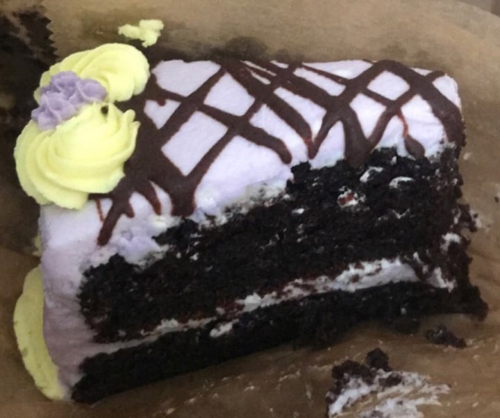 photo of Pattycake Bakery Cake by the slice shared by @em3720 on  31 Mar 2020 - review