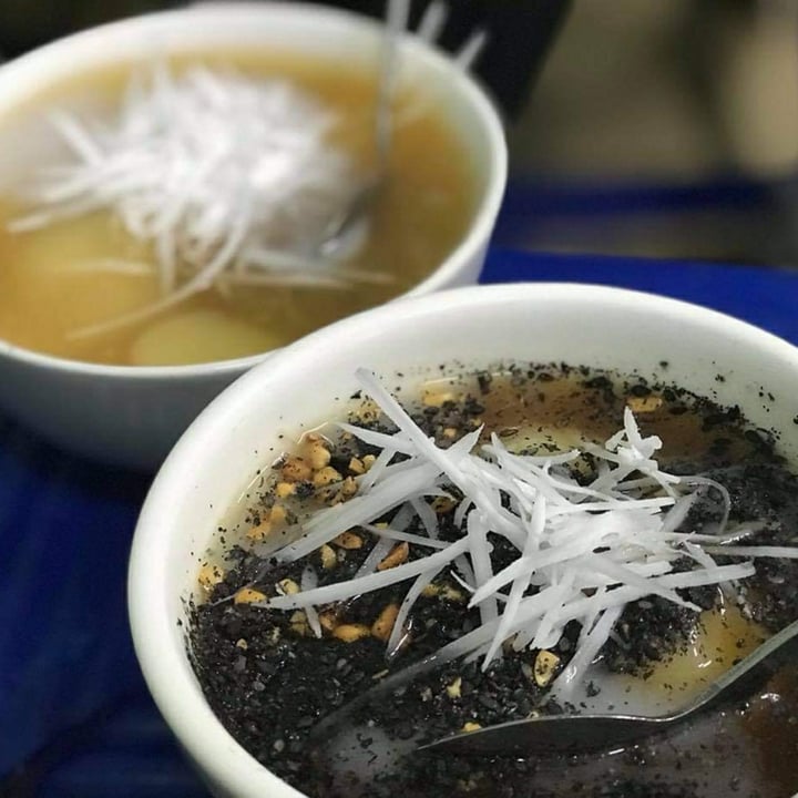 photo of Hanoi Street Food Tour Bánh Trôi Tàu (Hanoi Sweet Soup) shared by @tracypham on  22 Jan 2021 - review