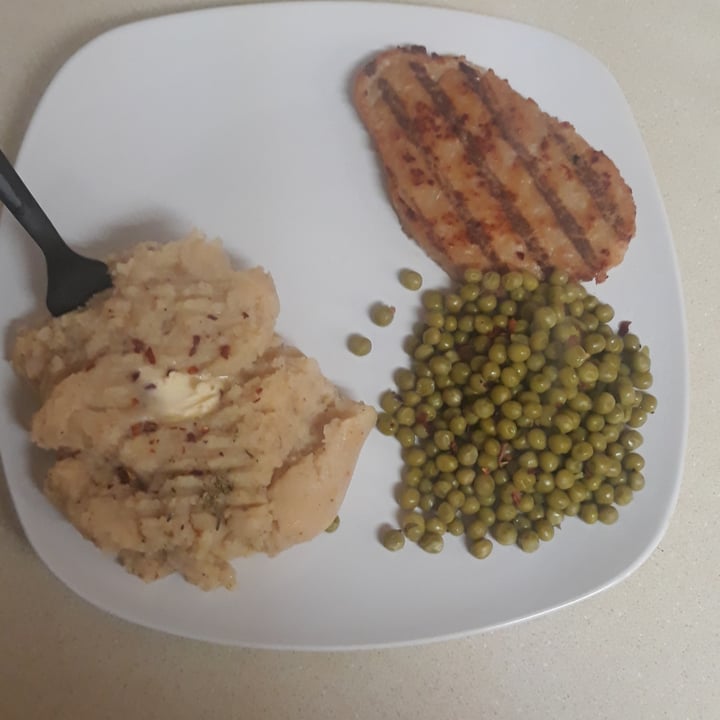 photo of Wegmans Don't Be A Chicken Meatless Chicken Style Breasts shared by @hannahamell on  29 May 2021 - review