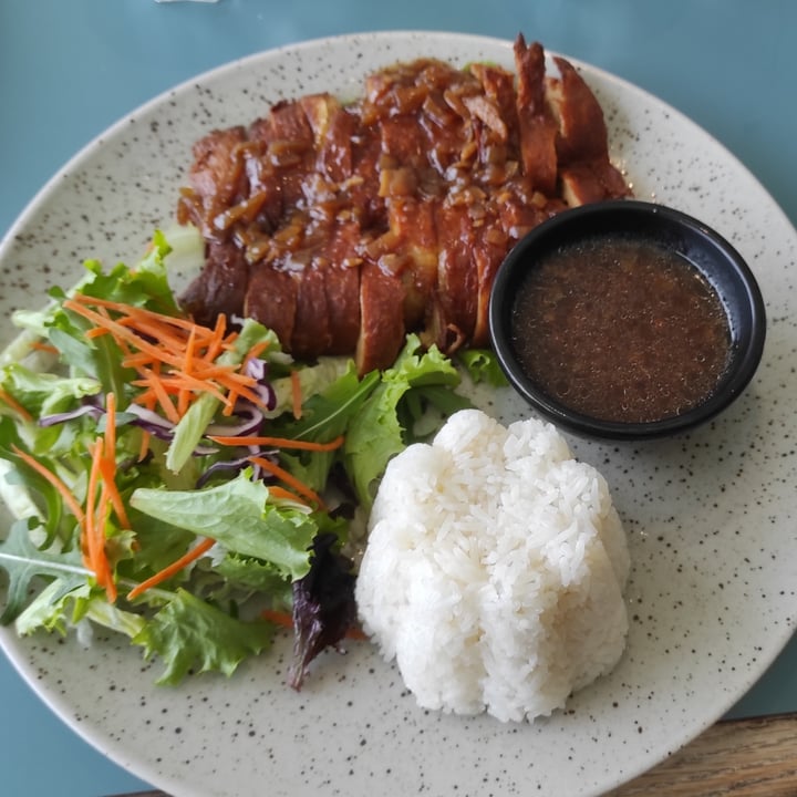 photo of Loving Hut Iceland Peching duck shared by @sumarhvonn on  27 Apr 2022 - review