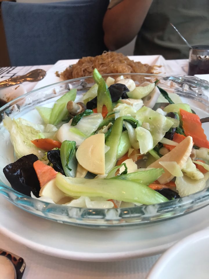 photo of Happy Family Restaurant Beef and Broccoli shared by @lilibee on  05 Aug 2019 - review