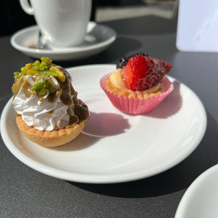 photo of Efrem - Gourmet Boutique and Finest Bar Pasticcini misti shared by @charlie98 on  06 May 2022 - review