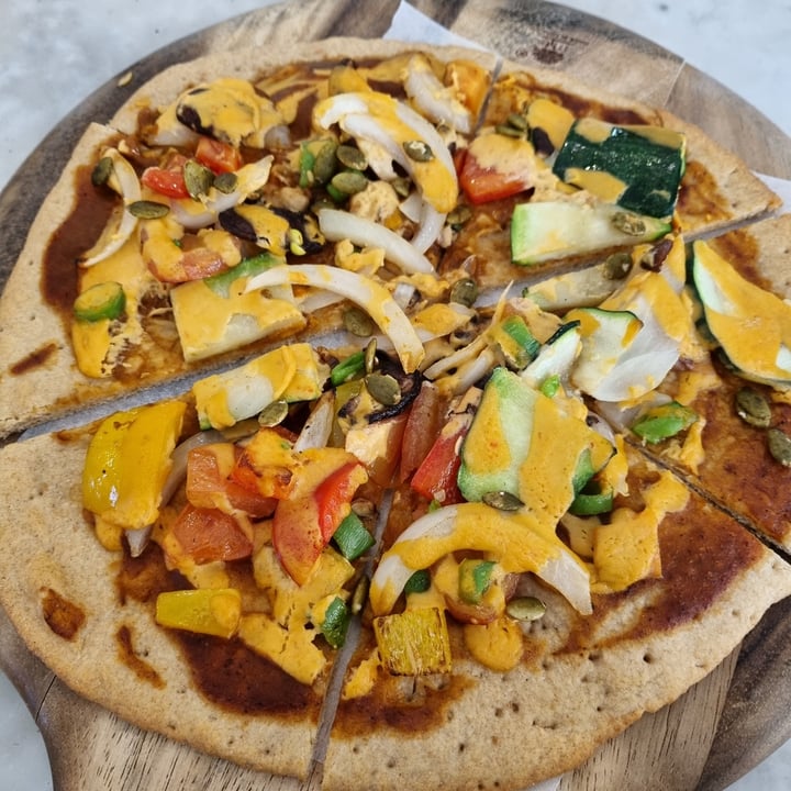 photo of The Living Cafe Veggie delight pizza shared by @plantbasedlifestyle on  23 Aug 2022 - review