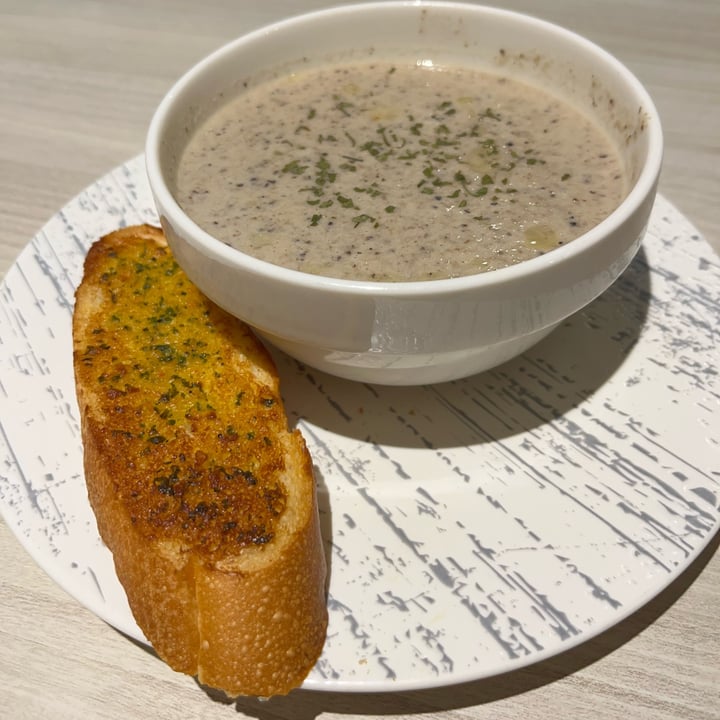 photo of iVegan Cream Mushroom Soup shared by @soy-orbison on  26 Nov 2022 - review