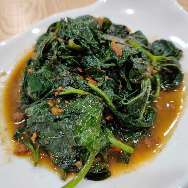 Foto do prato “Sambal Sweet Potato Leaves”