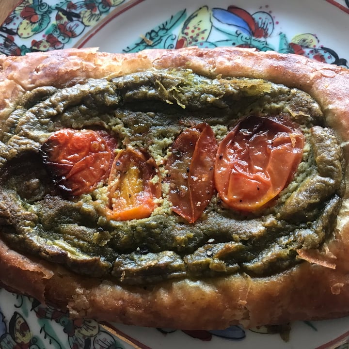 review photo of Vica Plant Based hojaldre con pesto shared by @ladybiird on 26 Sep 2022 - review