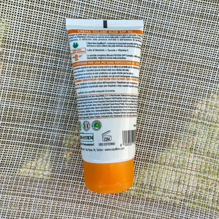 photo of Equilibra Crema solare spf 30 shared by @eliana89 on  01 May 2022 - review