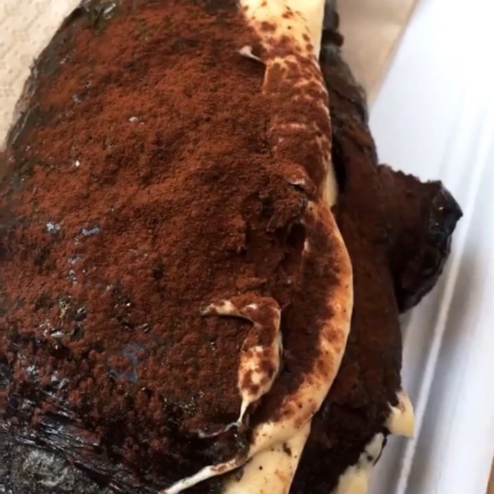 photo of La Besneta Croissant De Carbon Activo Y Tiramisú shared by @silvestre on  21 Aug 2020 - review