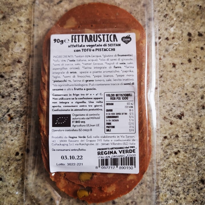 photo of Regina Verde Fettarustica con tofu e pistacchi shared by @vanessalibralato on  27 Aug 2022 - review