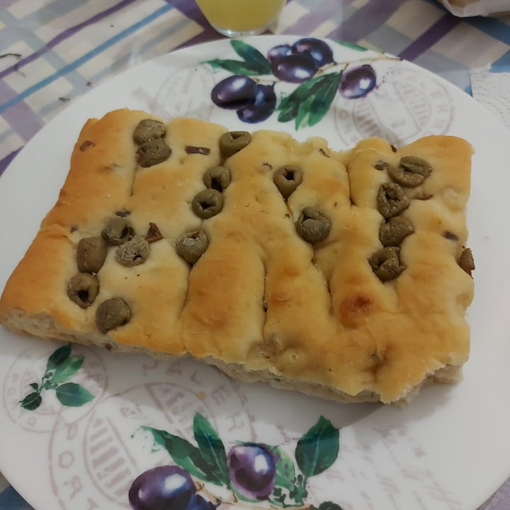 photo of  Esselunga Focaccia con olive shared by @fasveg on  26 Nov 2022 - review