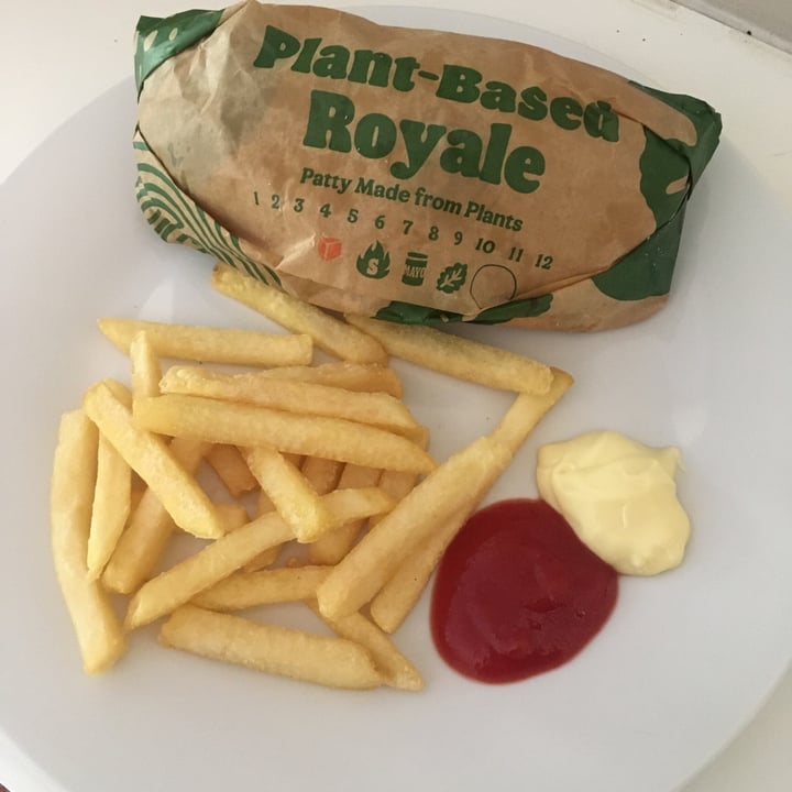 photo of Burger King South Africa Vegan Royale shared by @marlo-d on  28 Sep 2021 - review