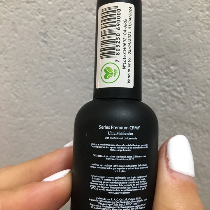 photo of Cherimoya Top Coat UV/LED shared by @giuligadea on  22 Jul 2022 - review