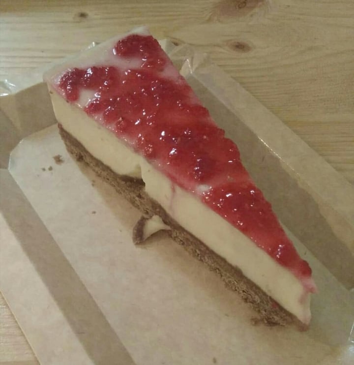 photo of Vegan Queen Cheesecake shared by @gottakill on  24 Jul 2019 - review