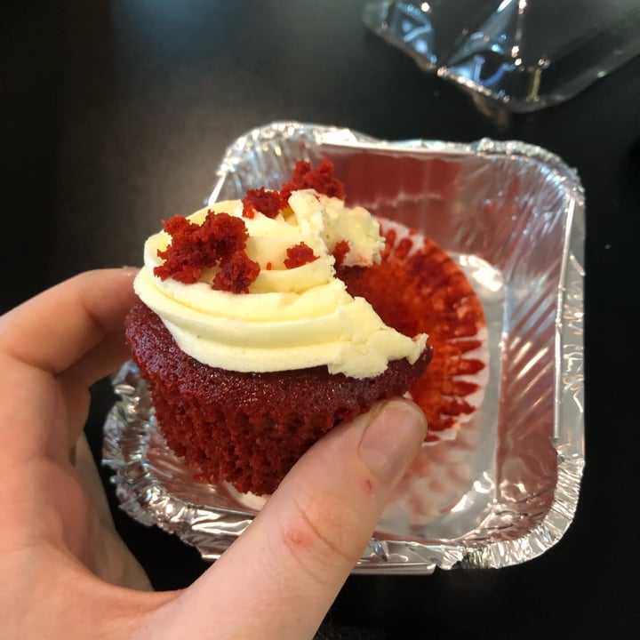 photo of The Vegan Chef Sandton Red velvet cupcake shared by @herb_ivore98 on  07 Mar 2022 - review